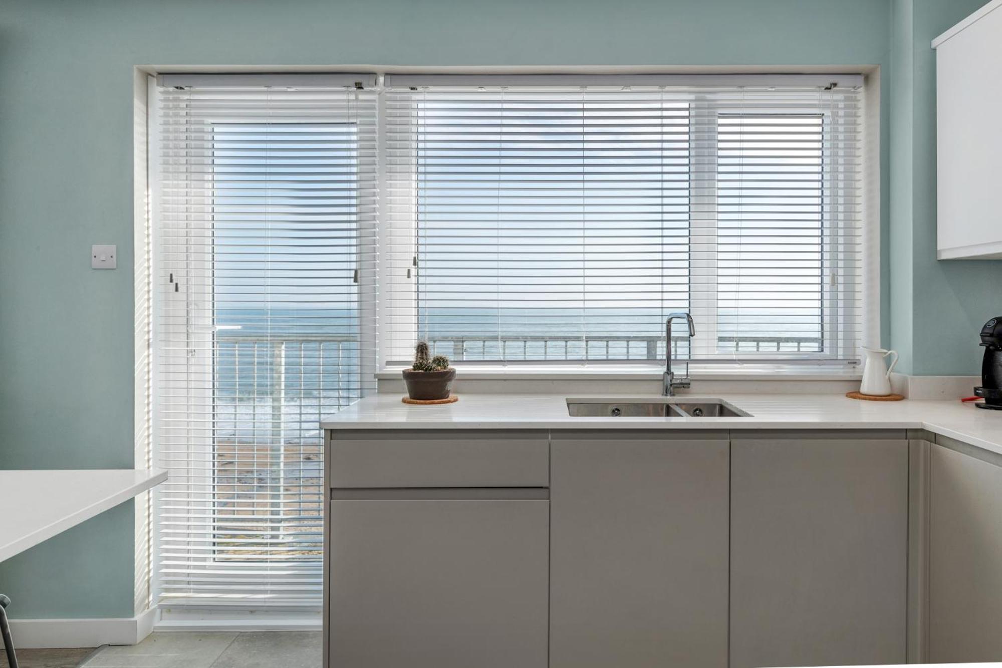Dolphins Apartment - Spectacular Sea Views 桑德斯富特 外观 照片